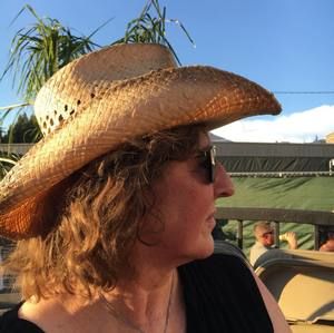 Meet your Posher, Debbie